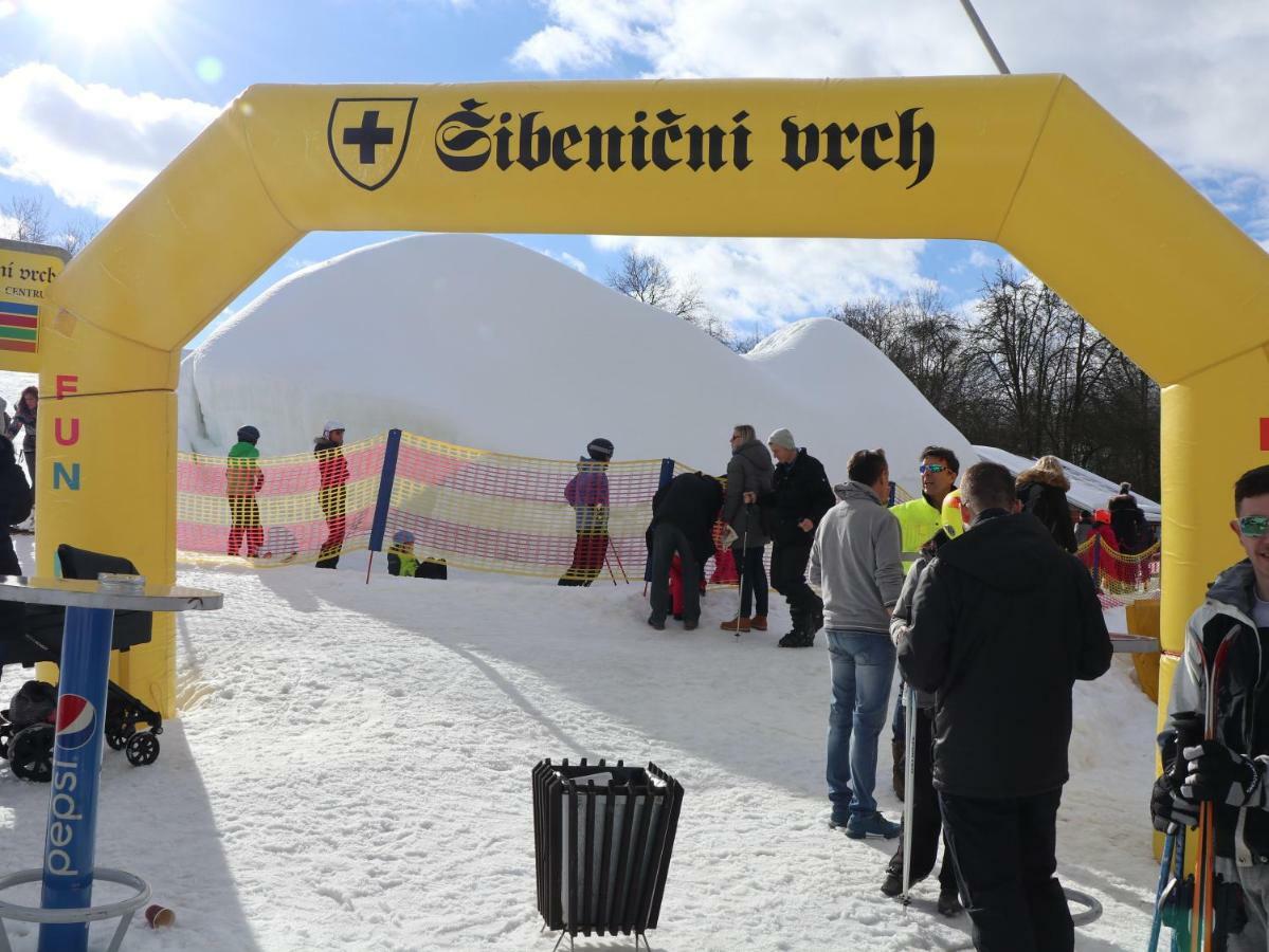 Sport-Hotel Sibenicni Vrch Mnichovice Zewnętrze zdjęcie